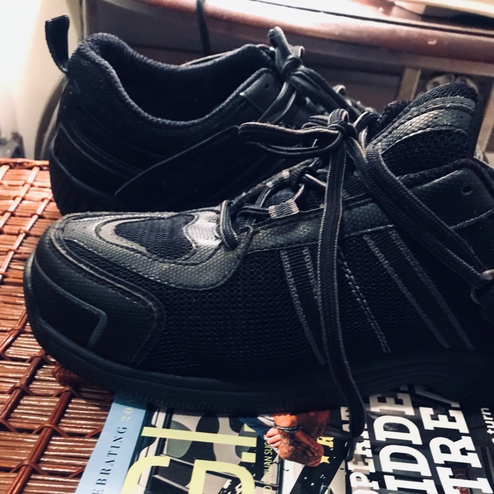 Orthofeet 911 Tahoe,Women athletic-tie-less lace, washable black shoes.